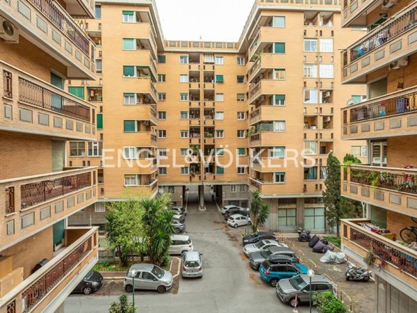 appartamento in vendita a Roma in zona Ostiense