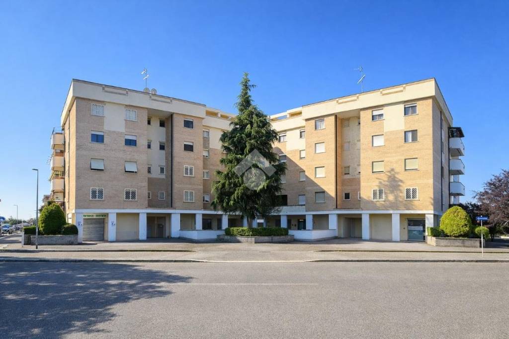 appartamento in vendita a Roma in zona Osteria del Curato