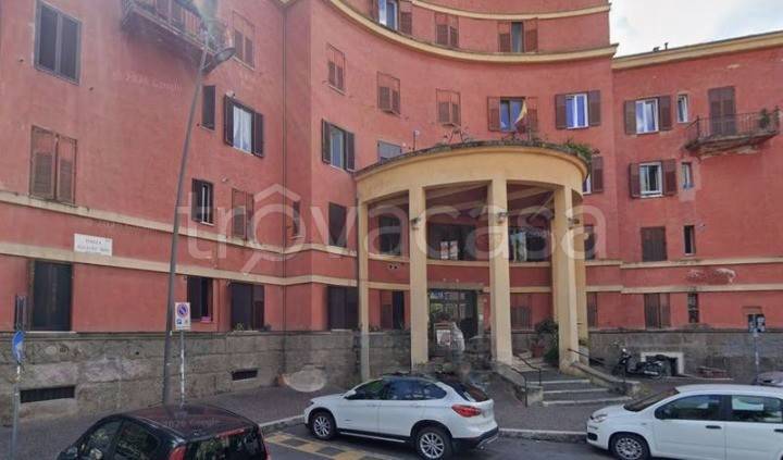 appartamento in vendita a Roma in zona Ostiense