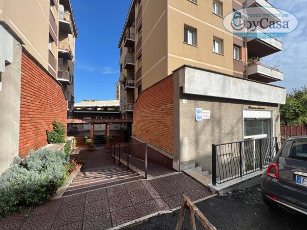 locale commerciale in vendita a Roma