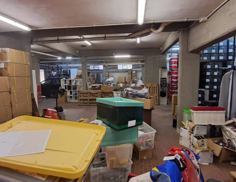 locale commerciale in vendita a Roma in zona Appio Claudio