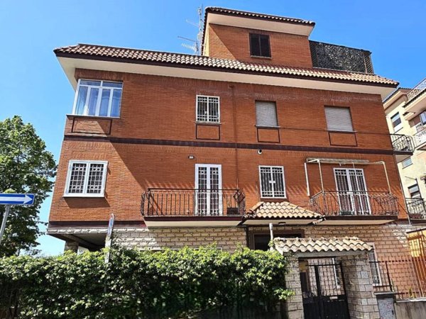 appartamento in vendita a Roma in zona Torre Angela