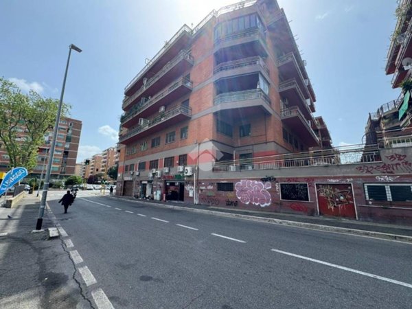 negozio in vendita a Roma in zona Portuense