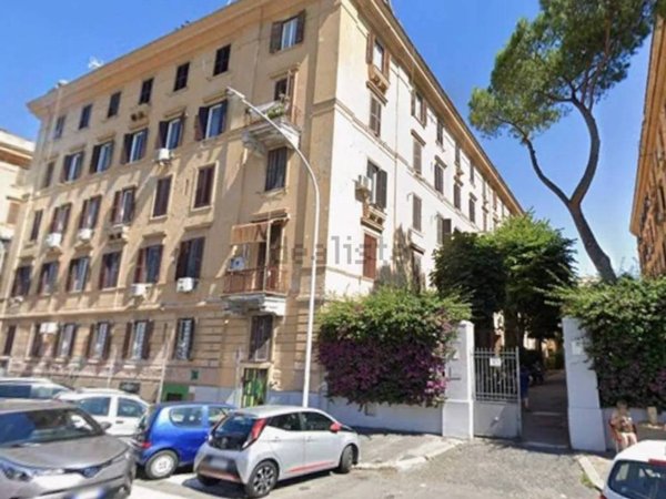 appartamento in vendita a Roma in zona Ostiense