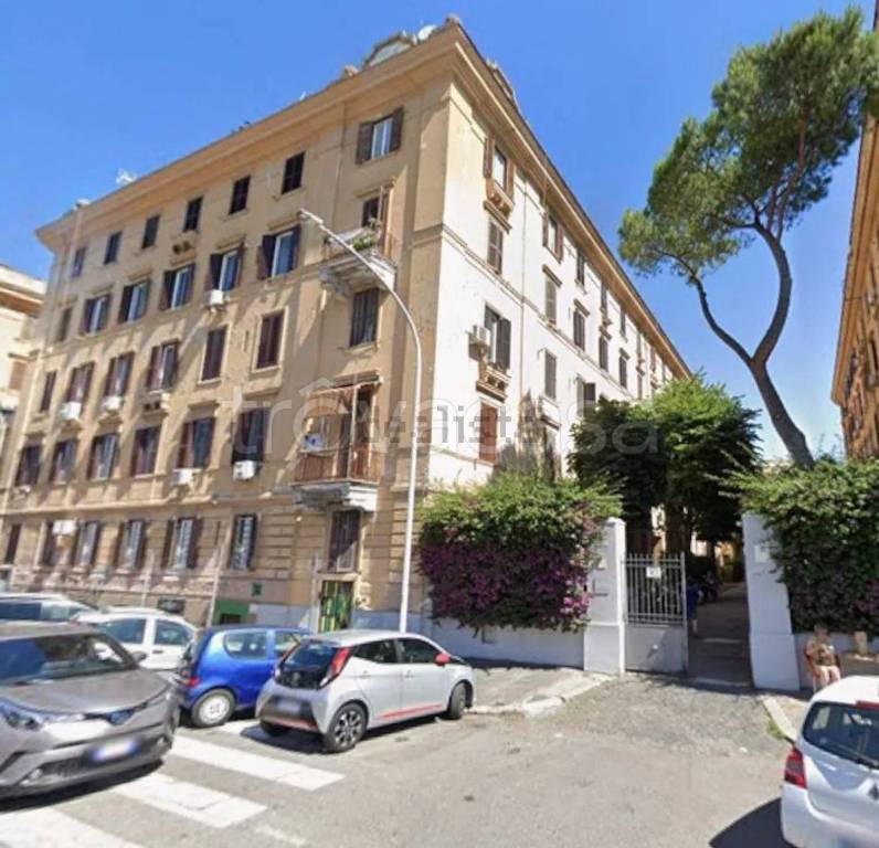 appartamento in vendita a Roma in zona Ostiense