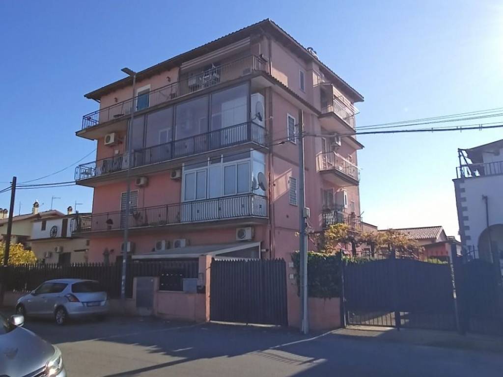 appartamento in vendita a Roma in zona Castelverde