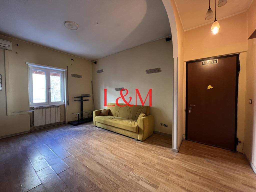 appartamento in vendita a Roma in zona Appio Latino
