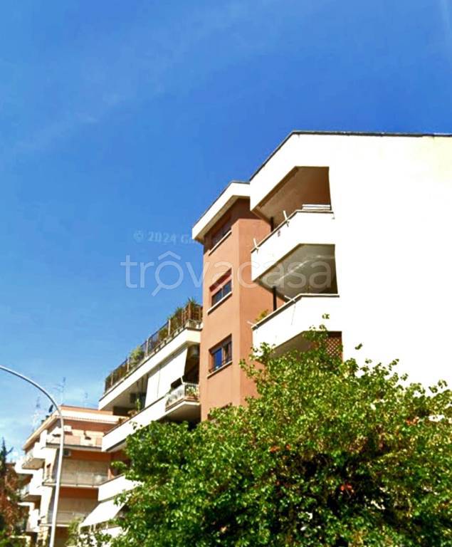 appartamento in vendita a Roma in zona Giuliano Dalmata