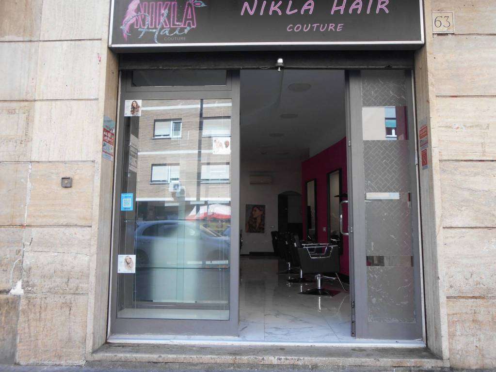 negozio in vendita a Roma in zona Cinecittà