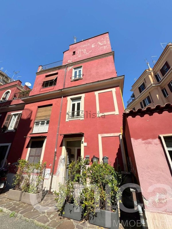 appartamento in vendita a Roma in zona Gianicolense