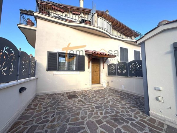 appartamento in vendita a Roma in zona Finocchio