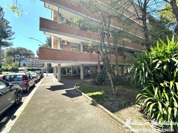 appartamento in vendita a Roma in zona Torrino