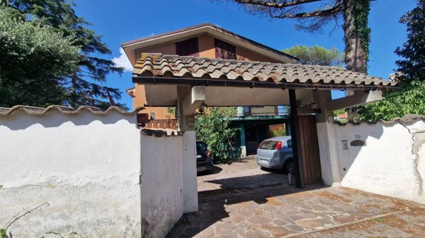 casa indipendente in vendita a Roma