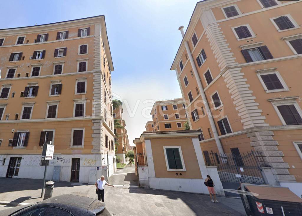 appartamento in vendita a Roma in zona Tuscolano