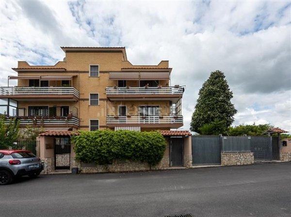 appartamento in vendita a Roma in zona Tor Bella Monaca