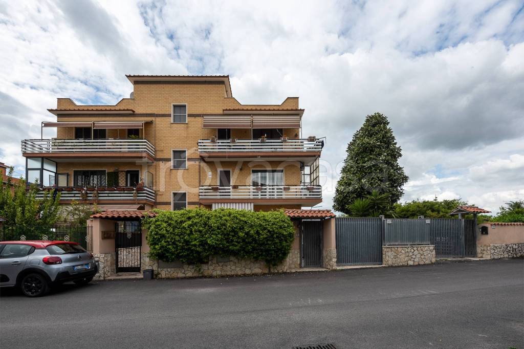 appartamento in vendita a Roma in zona Borghesiana