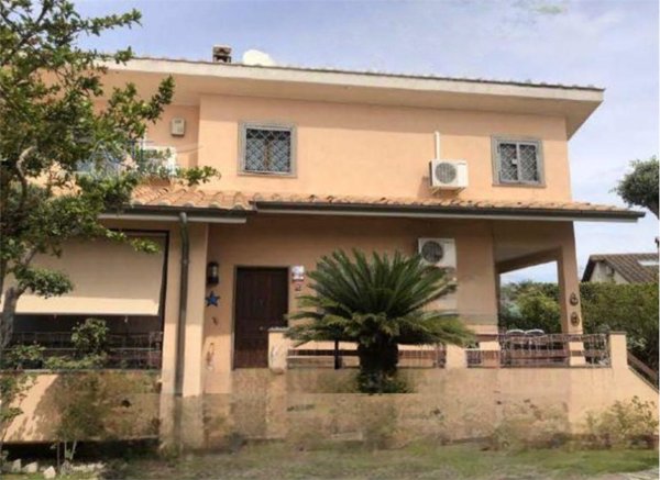casa indipendente in vendita a Roma in zona Infernetto