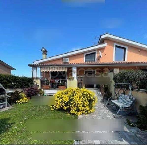 appartamento in vendita a Roma in zona Lunghezza