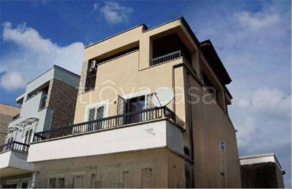 casa indipendente in vendita a Roma in zona Lunghezza