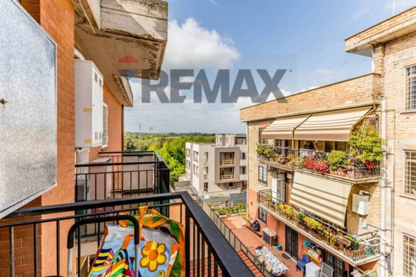 appartamento in vendita a Roma in zona Tomba di Nerone