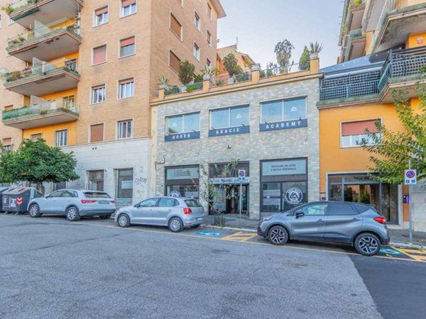 negozio in vendita a Roma in zona Collatino