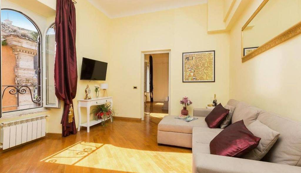 appartamento in vendita a Roma in zona Trevi-Colonna