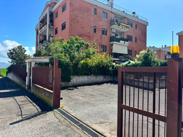 appartamento in vendita a Roma in zona Castelverde