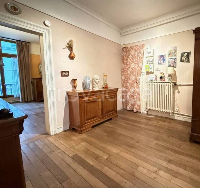 appartamento in vendita a Roma in zona Trevi-Colonna