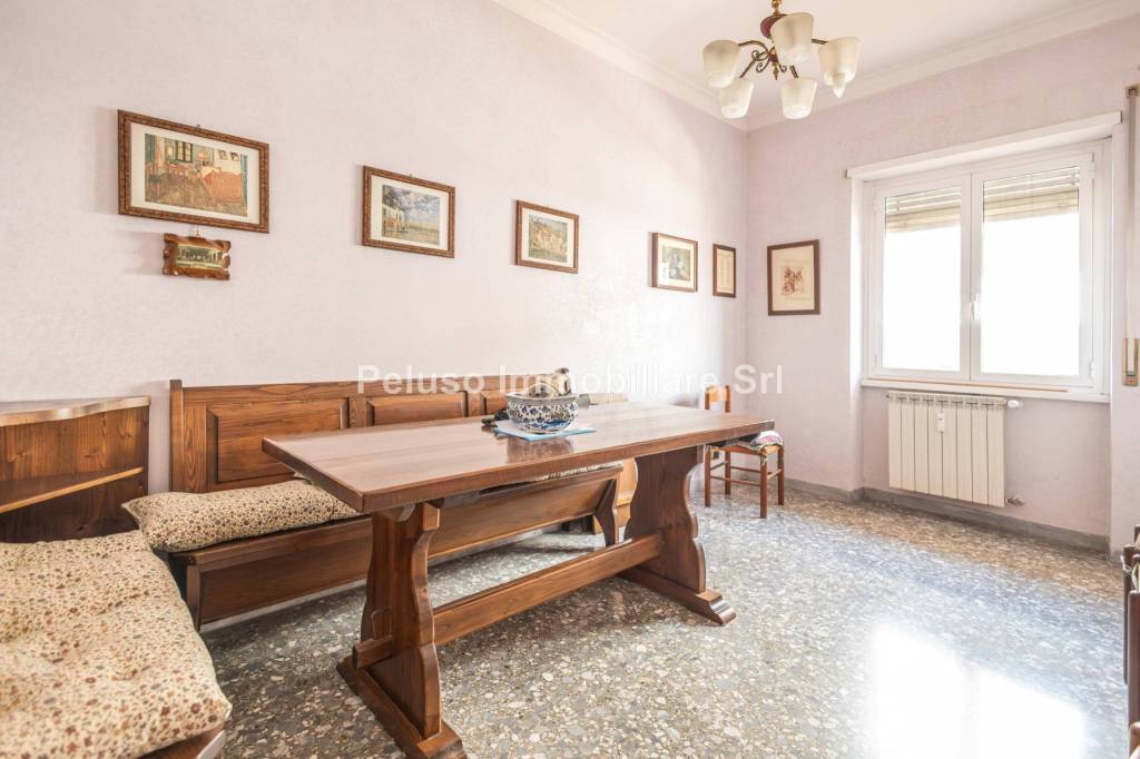 appartamento in vendita a Roma in zona Ostiense