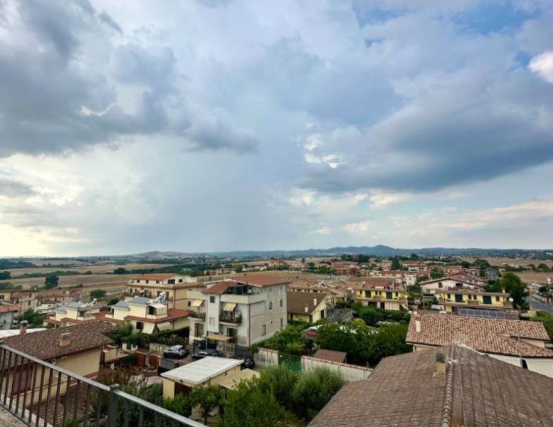 appartamento in vendita a Roma in zona Valle Muricana