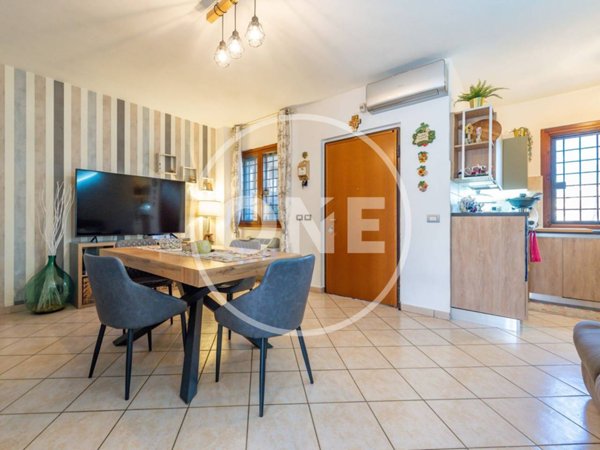 casa indipendente in vendita a Roma in zona Finocchio