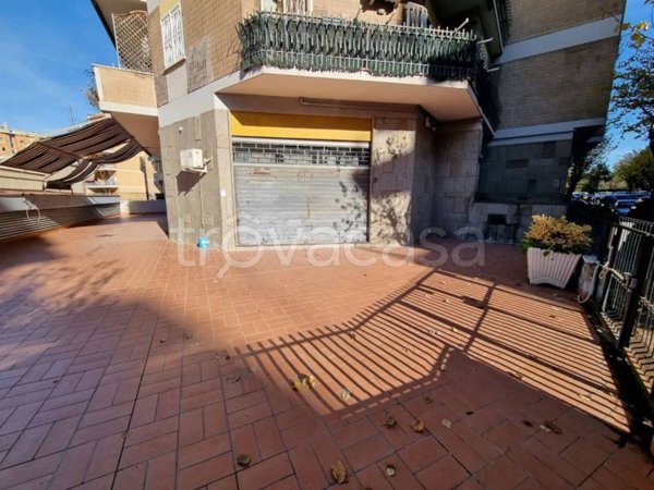 negozio in vendita a Roma in zona Tuscolano