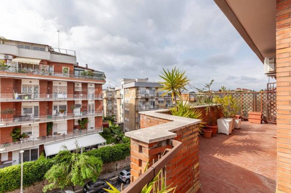 appartamento in vendita a Roma in zona Gianicolense