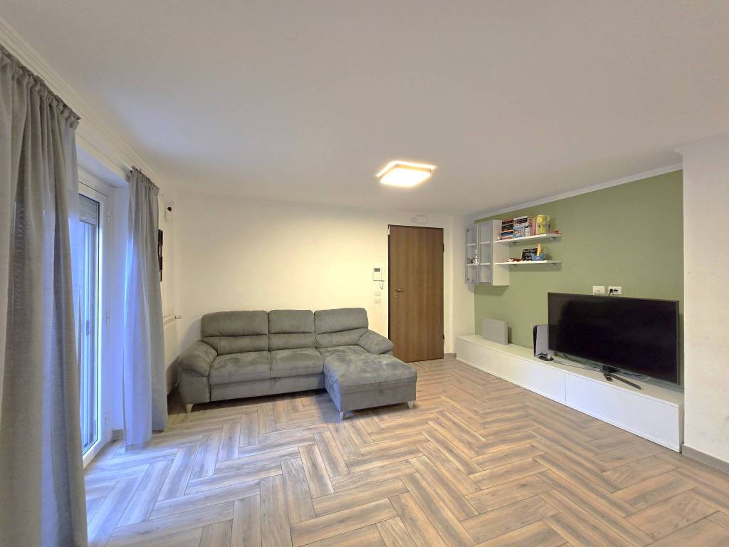 appartamento in vendita a Roma in zona Axa