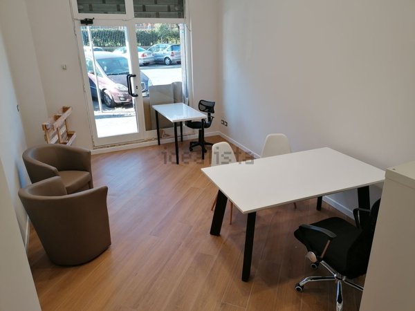 locale commerciale in vendita a Roma in zona Ostiense