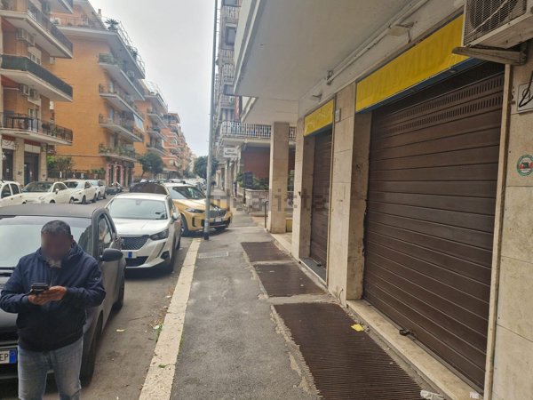 locale commerciale in vendita a Roma in zona Ostia