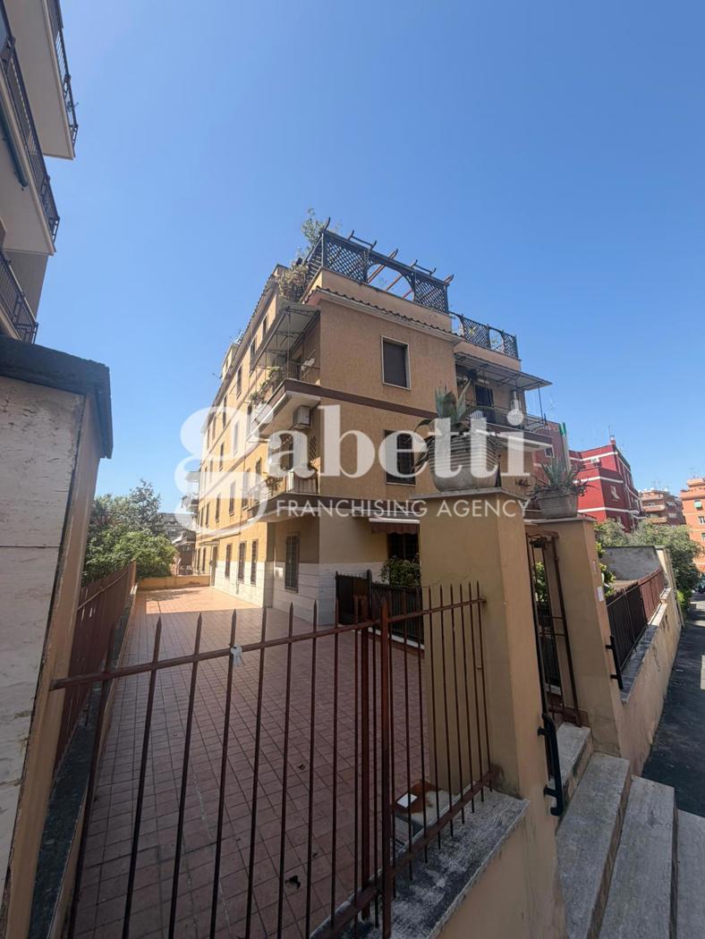 appartamento in vendita a Roma in zona Prenestino-Centocelle