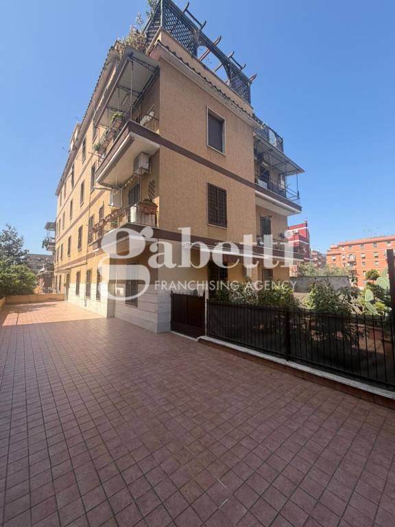 appartamento in vendita a Roma in zona Prenestino-Centocelle
