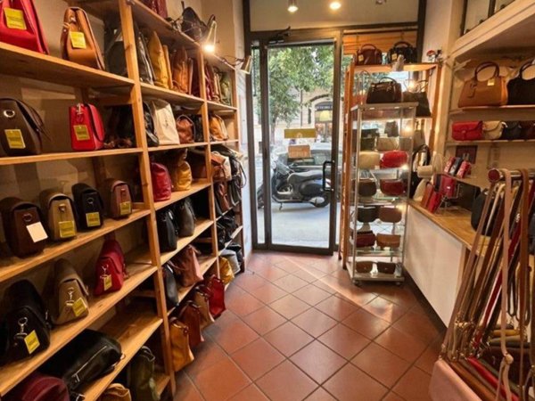 negozio in vendita a Roma in zona Rione Prati