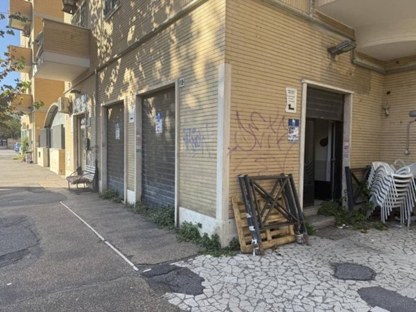 negozio in vendita a Roma in zona Ostia
