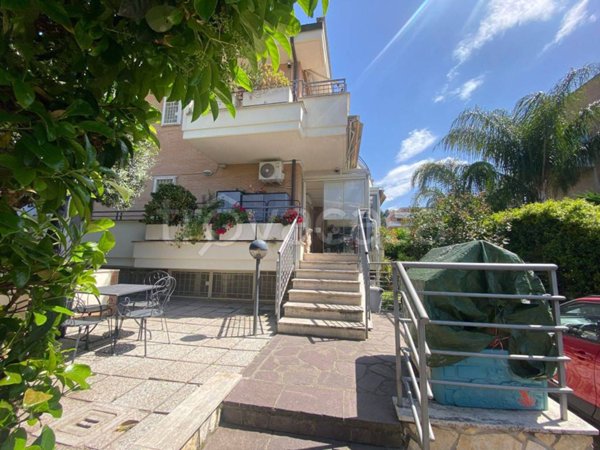 casa indipendente in vendita a Roma in zona Mezzocammino
