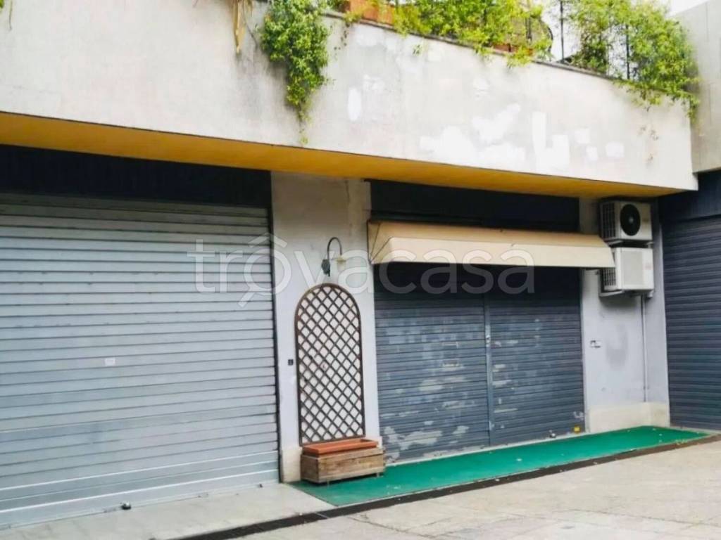 locale commerciale in vendita a Roma in zona Appio Pignatelli