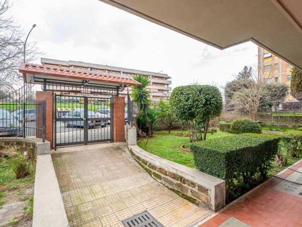 appartamento in vendita a Roma in zona Torre Spaccata