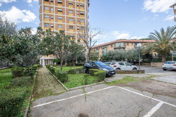 appartamento in vendita a Roma in zona Torre Spaccata