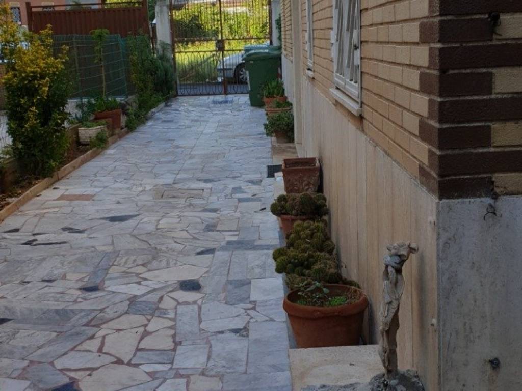 appartamento in vendita a Roma in zona Torre Angela