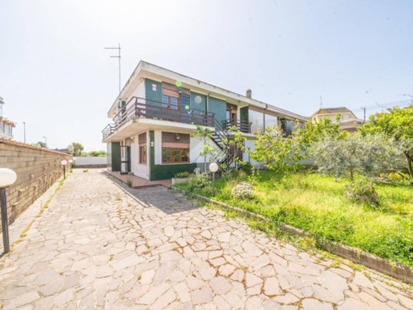 appartamento in vendita a Roma in zona Infernetto