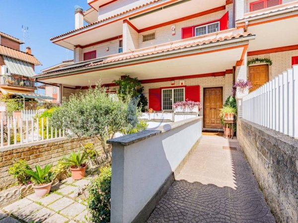 casa indipendente in vendita a Roma in zona Torrevecchia