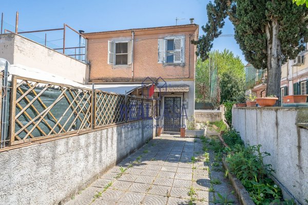 appartamento in vendita a Roma in zona Sette Bagni