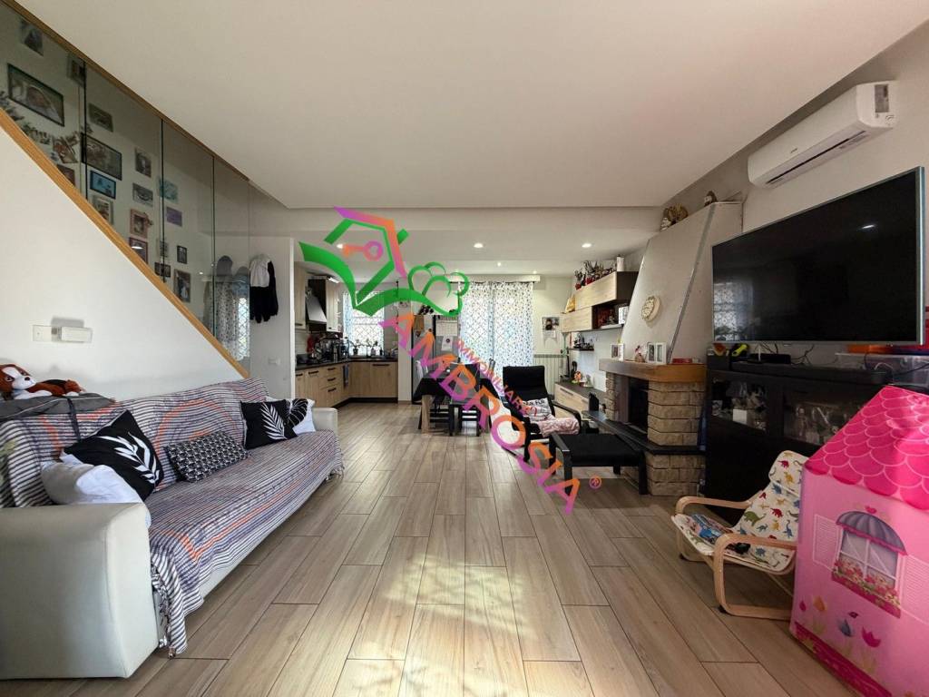 casa indipendente in vendita a Roma in zona Finocchio