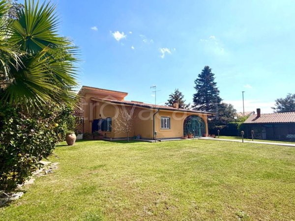casa indipendente in vendita a Roma in zona Casal Morena